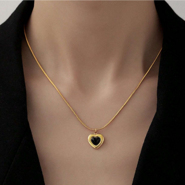 Black Stone Heart Forever Necklace | 18K Waterproof Plating